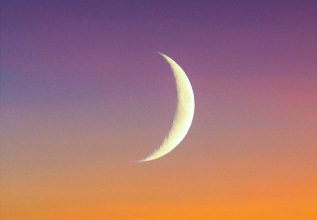 Crescent moon at sunset over the beach. Image by Chad Krusenstjerna from Pixabay. Astrological Overview and Horoscope: August 18 - 24, 2025.